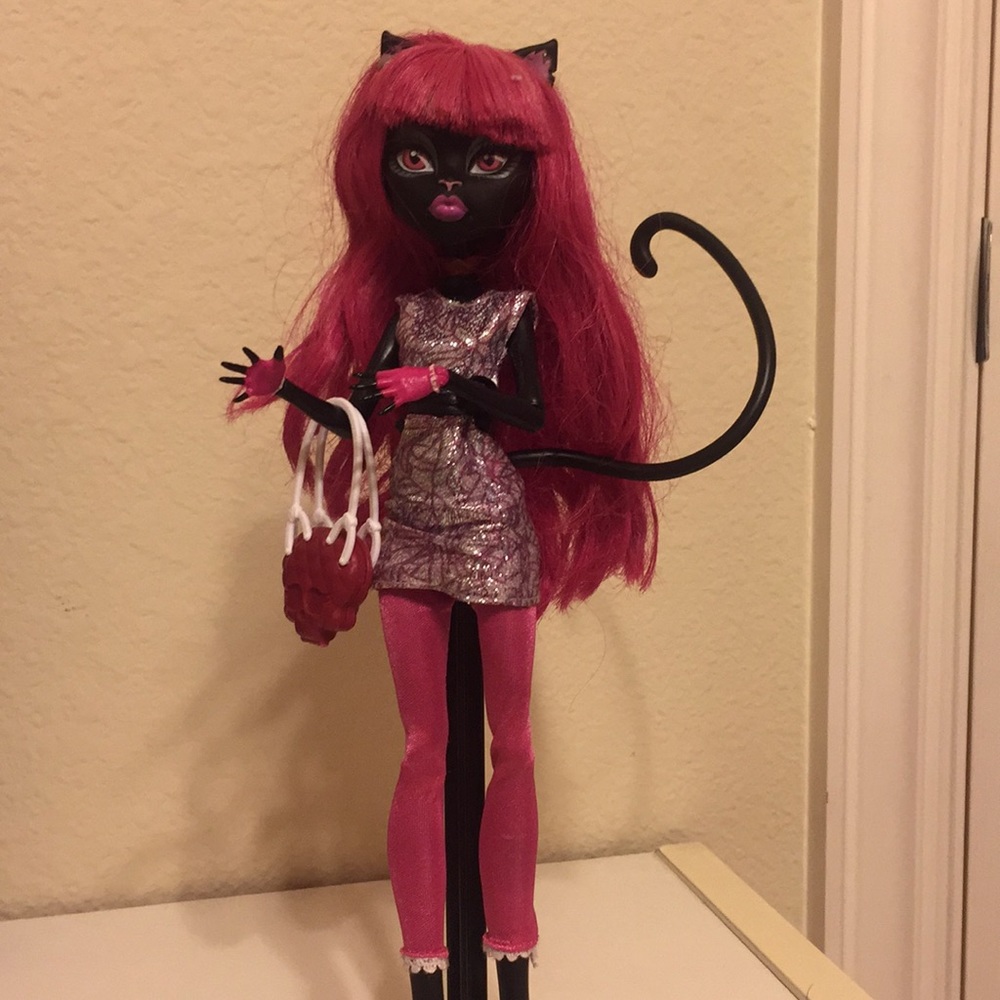 Monster height - Picture 3 of 5